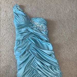 A beautiful turquoise dress